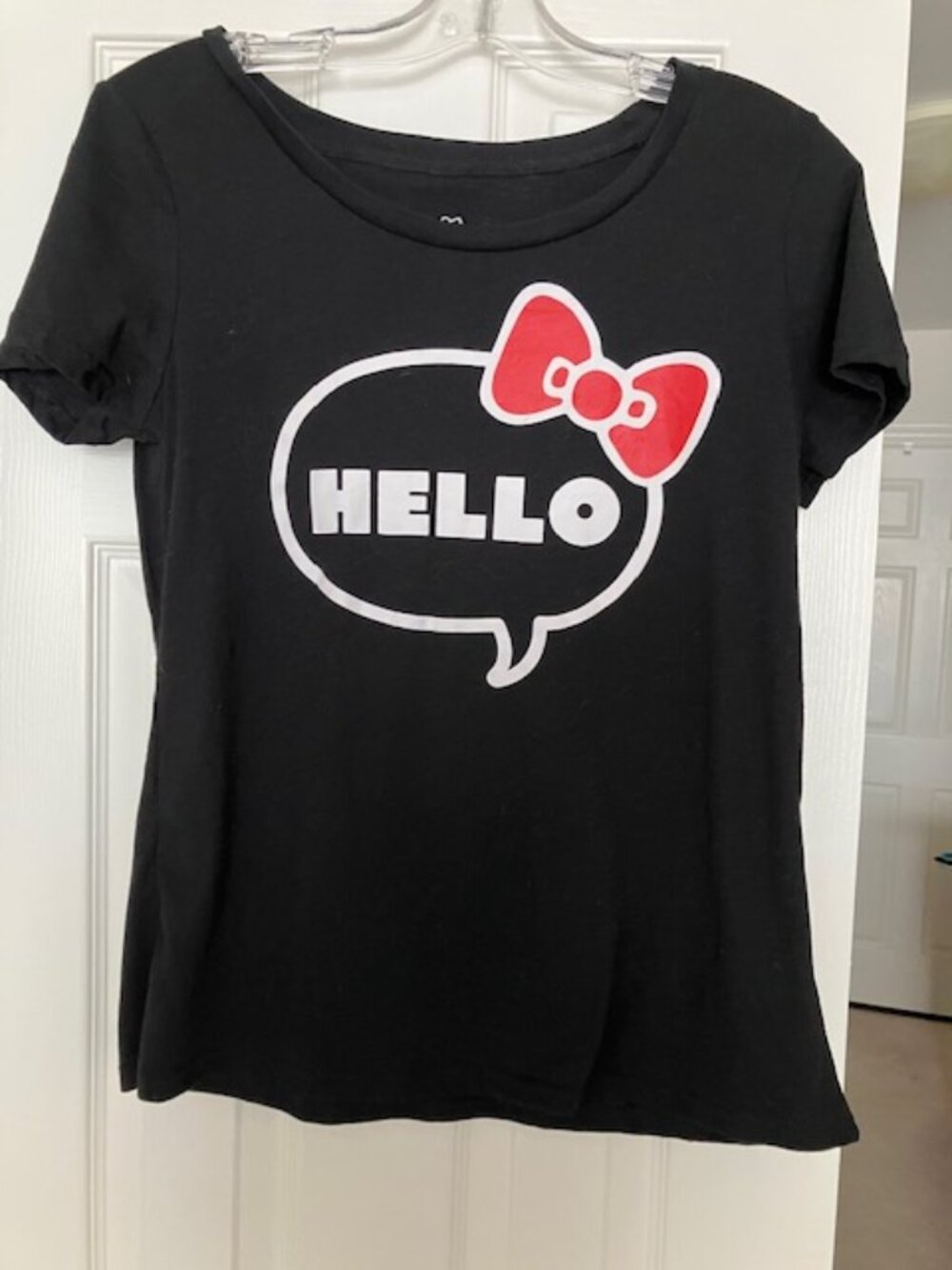 Hello Kitty by Sanrio Black T-Shirt Women’s Medium